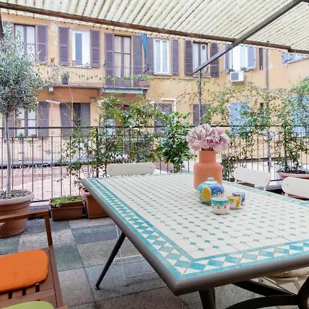 Joivy For 6 With Big Terrace In Centro Storico Apartament Mediolan